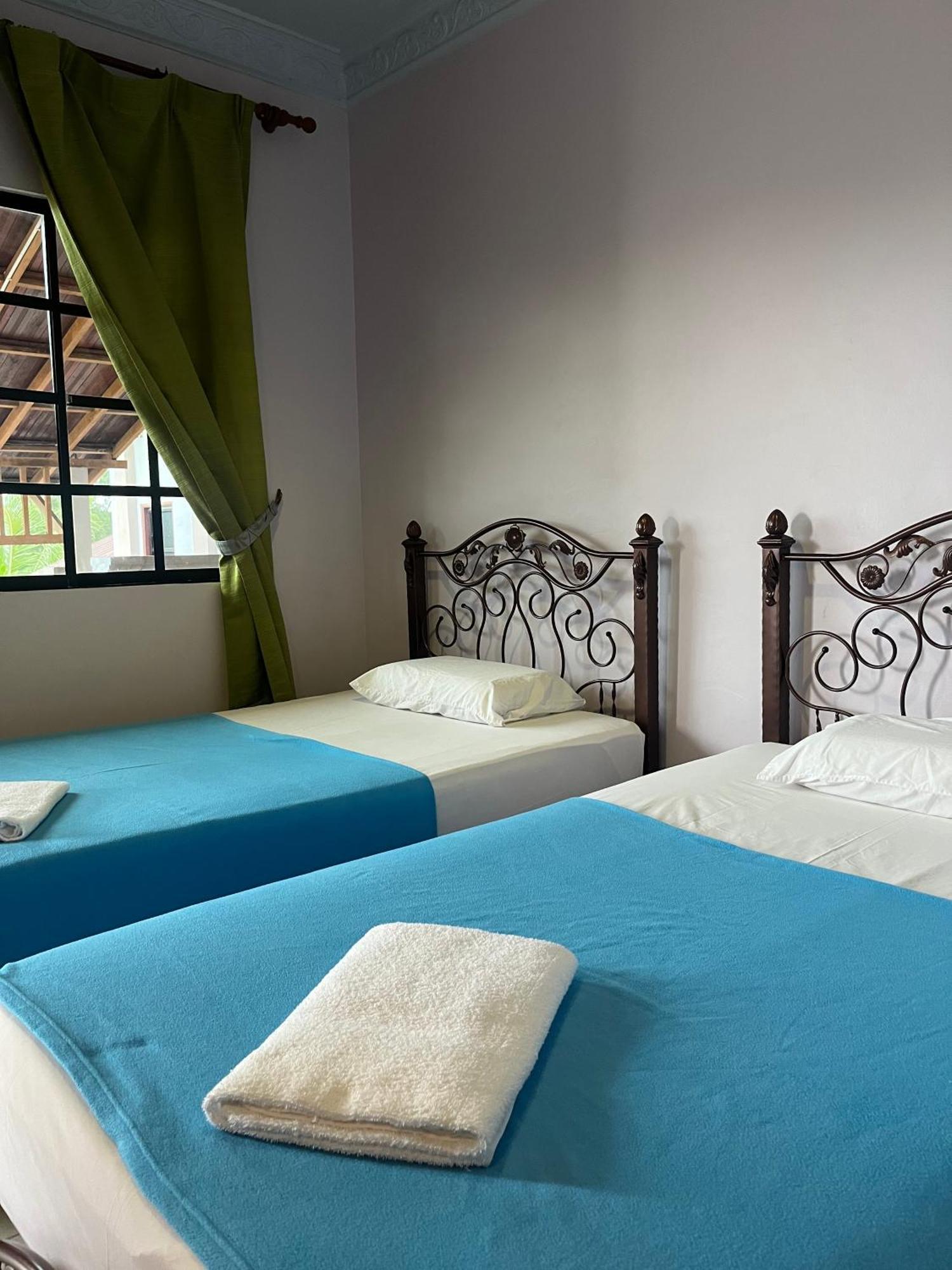 Kanza Beach Inn Marang Exterior photo